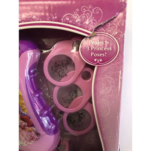 Disney Princes Elegant Projector Carry Along Clip Projects 3 Princess Pose Toy - Picture 2 of 4